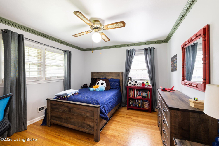 Listing Image 12