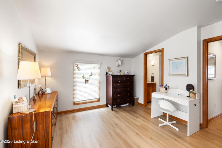 Listing Image 20