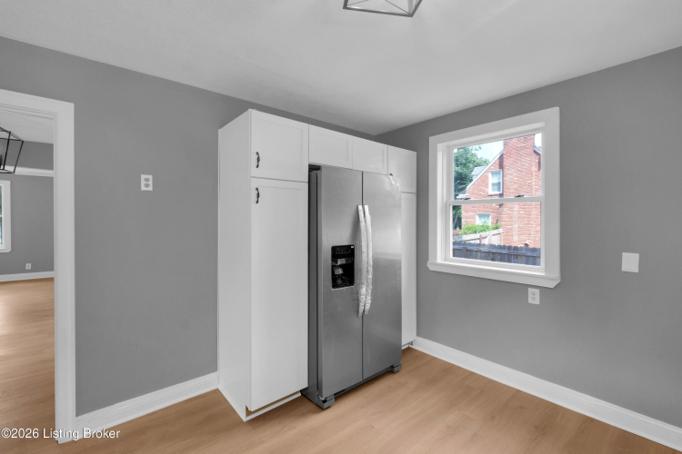 Listing Image 12