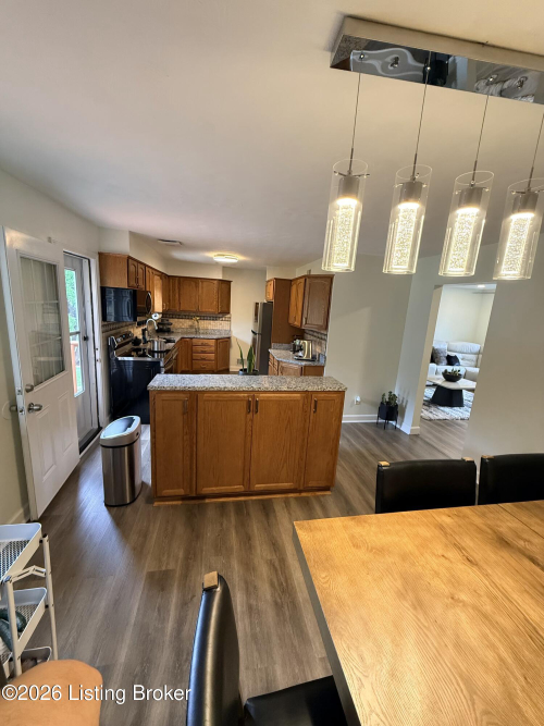 Listing Image 9