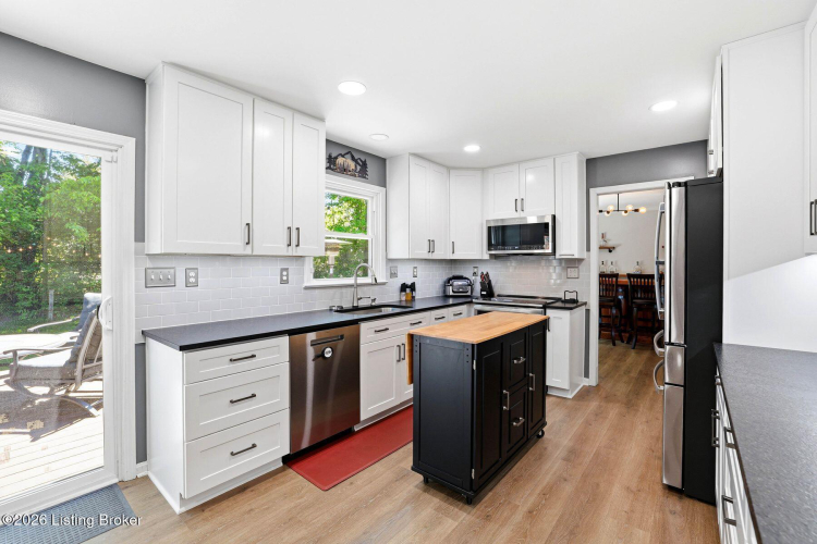 Listing Image 14