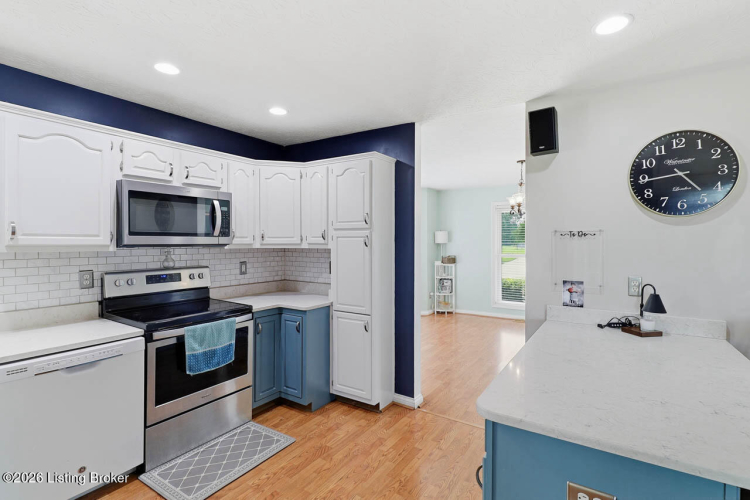 Listing Image 11