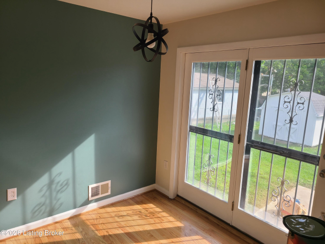 Listing Image 13