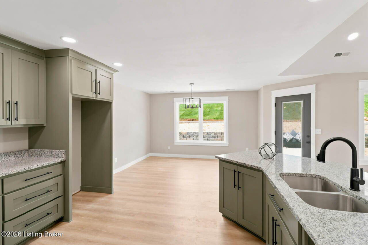 Listing Image 20