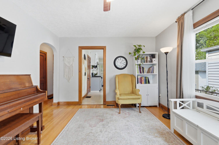 Listing Image 5