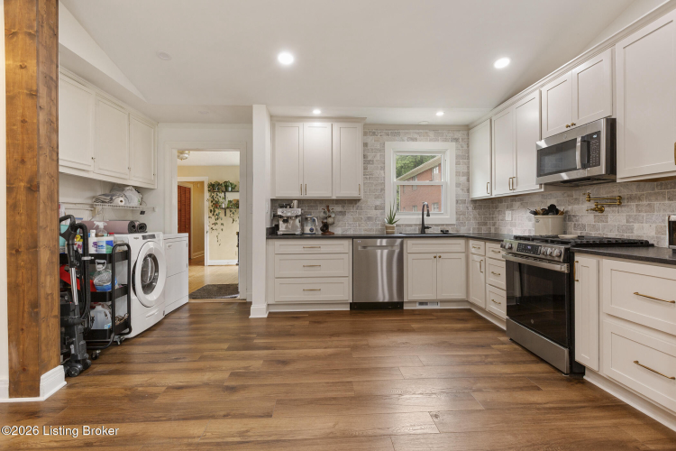 Listing Image 14