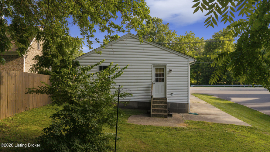 Listing Image 24
