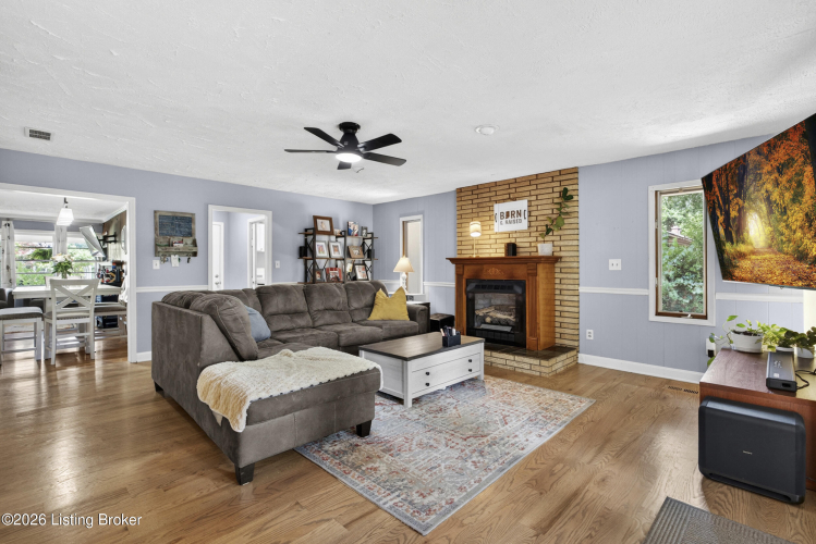 Listing Image 17
