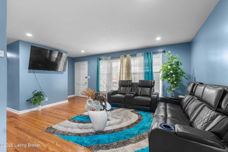 Listing Image 4