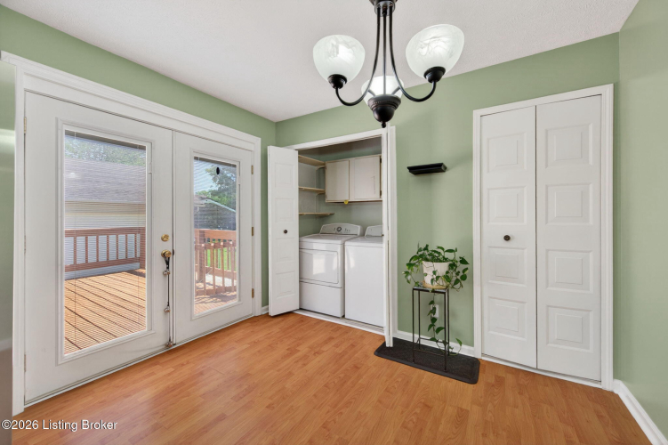 Listing Image 8