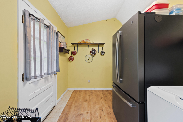Listing Image 18