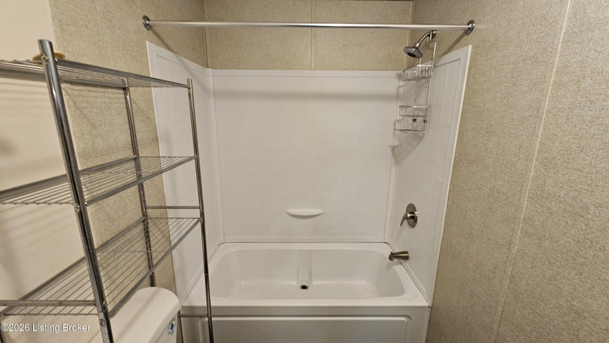 Listing Image 52