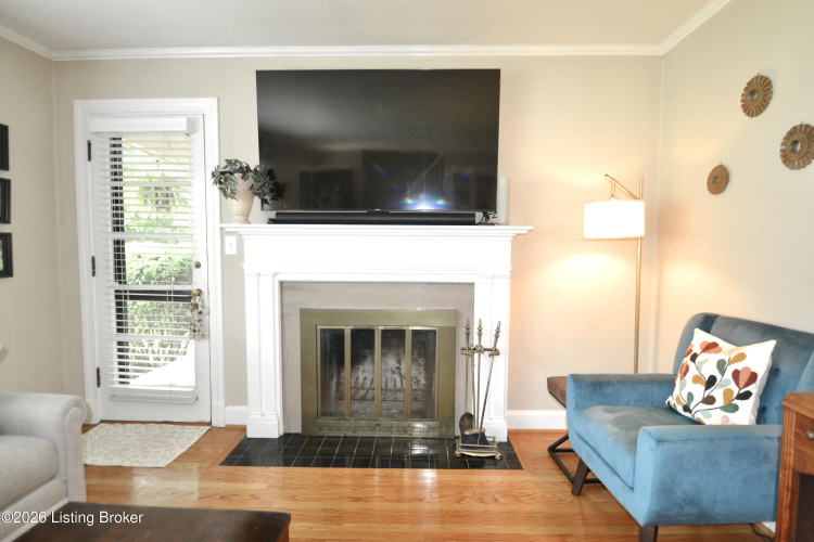 Listing Image 12