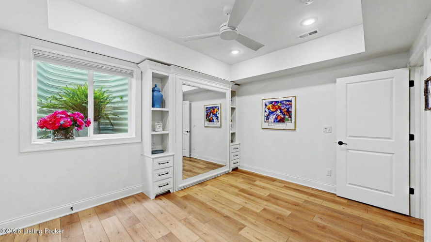 Listing Image 53