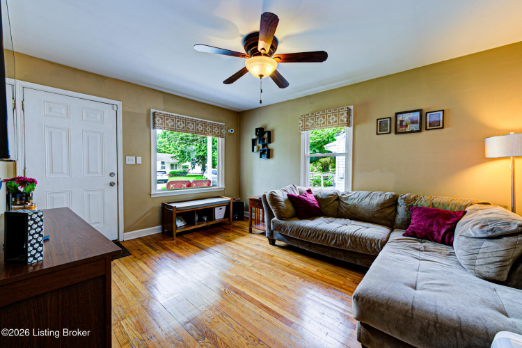 Listing Image 4