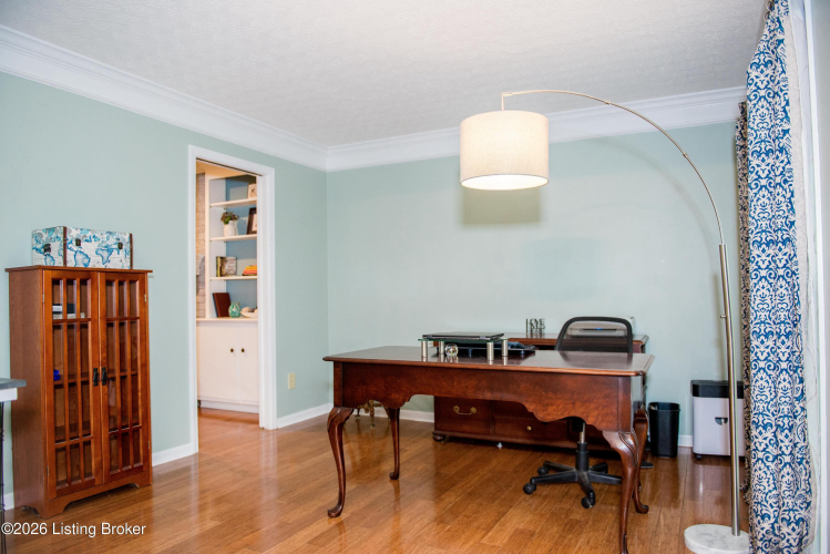 Listing Image 6