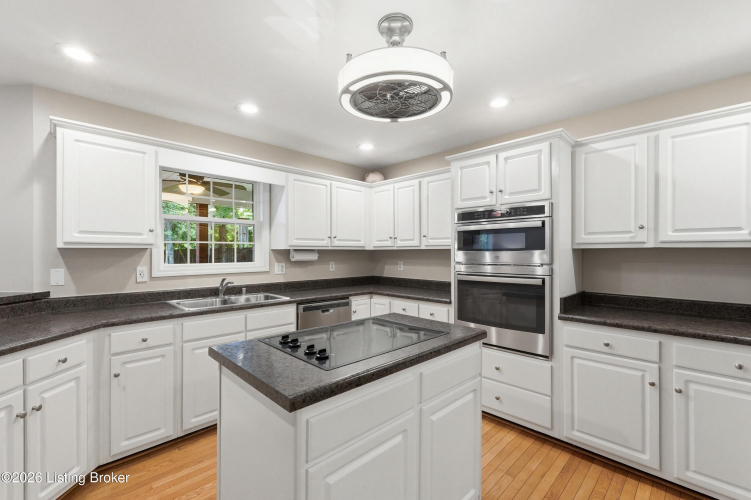 Listing Image 11
