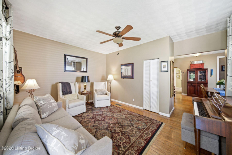 Listing Image 5