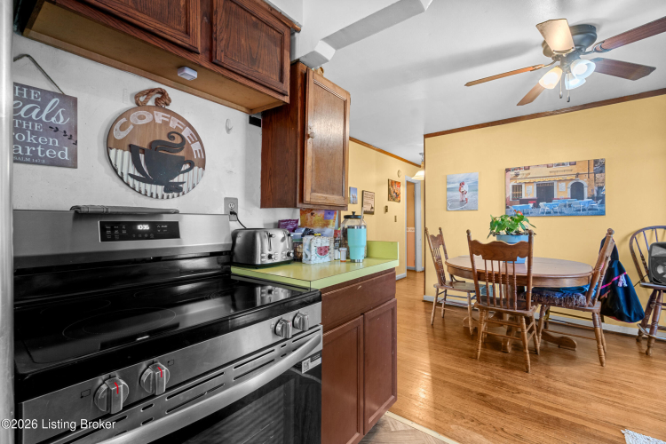 Listing Image 10