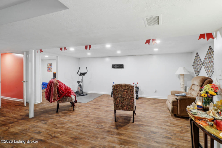 Listing Image 14
