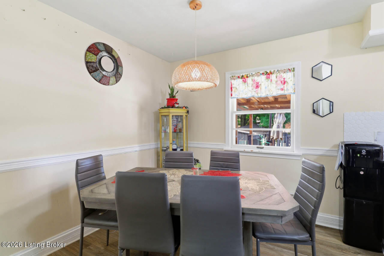 Listing Image 5