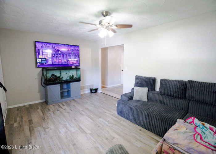 Listing Image 12