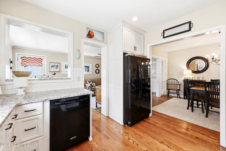 Listing Image 15
