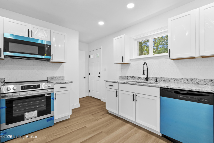 Listing Image 5