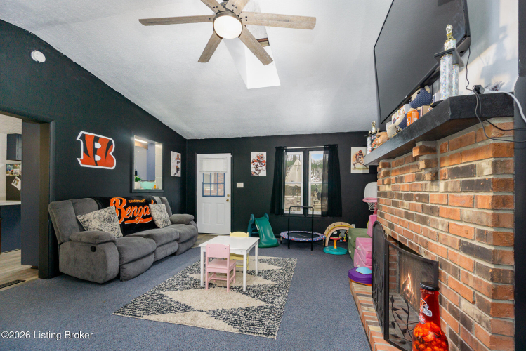Listing Image 33