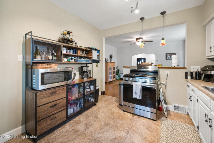 Listing Image 17