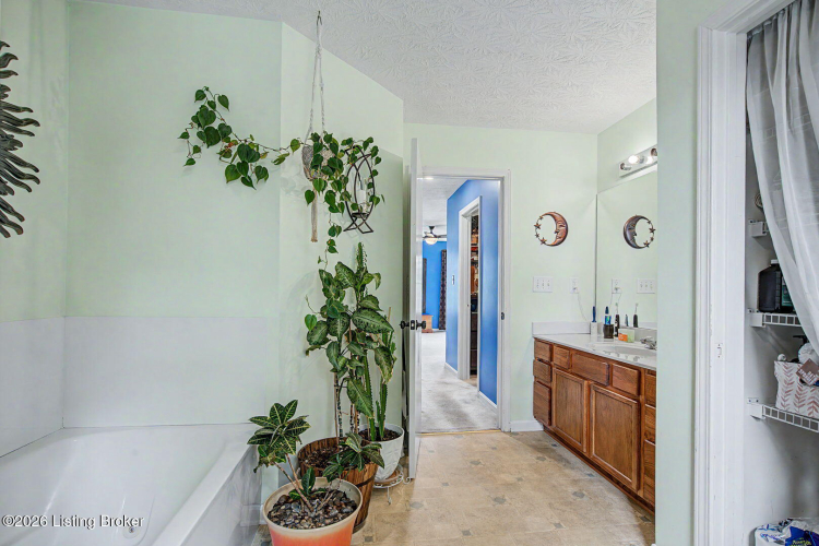 Listing Image 30