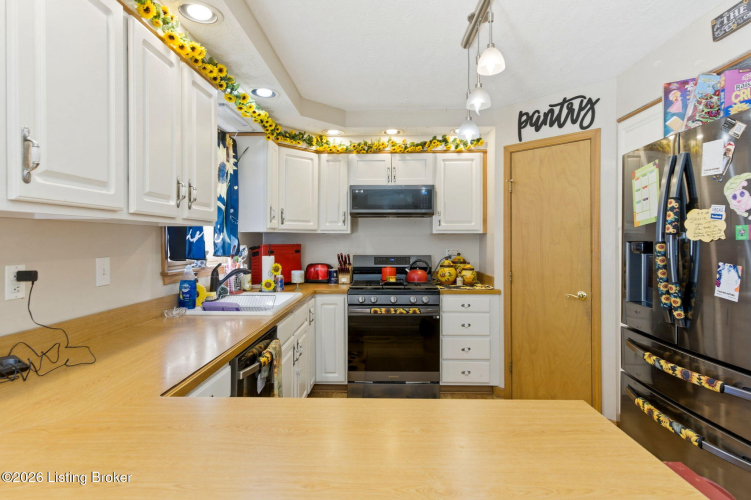 Listing Image 12