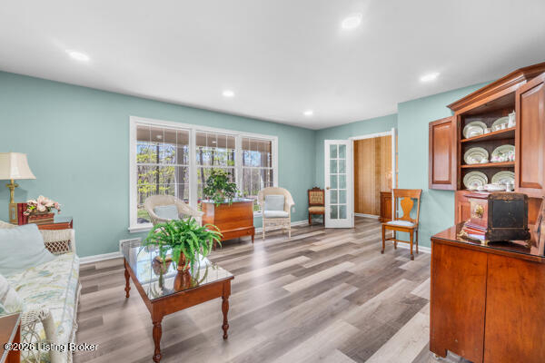 Listing Image 4