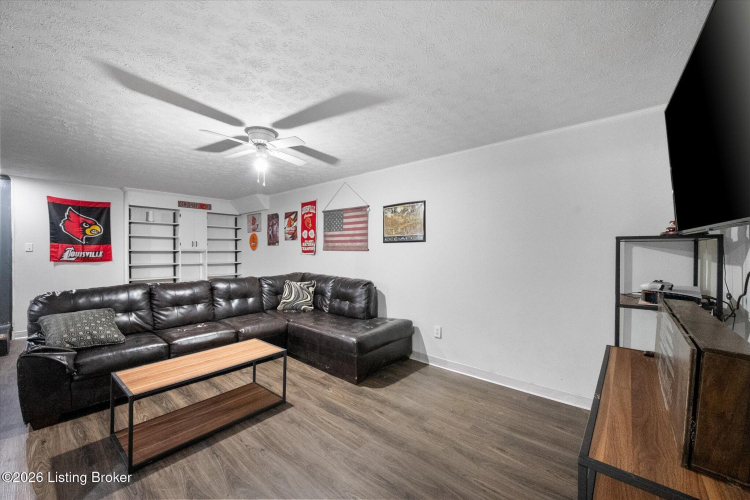 Listing Image 20