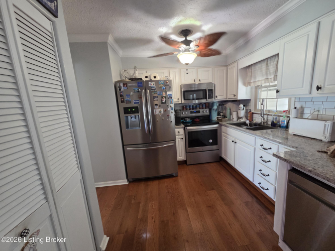 Listing Image 5