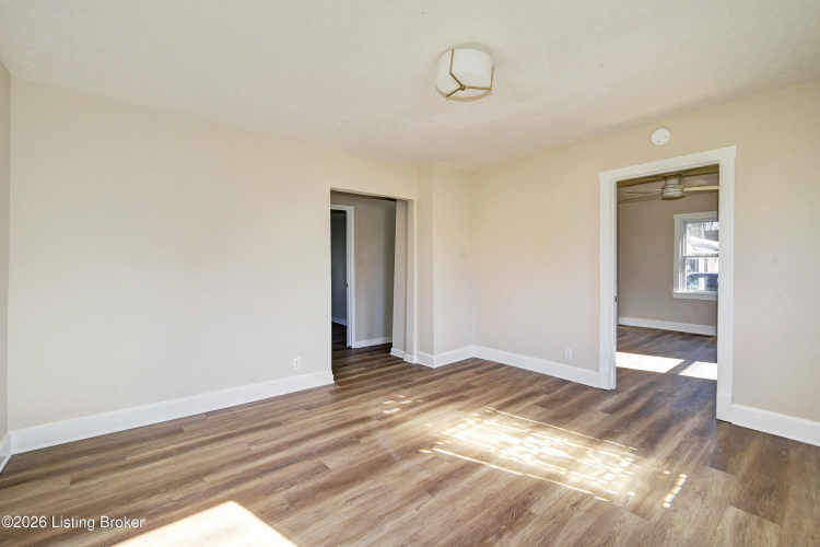Listing Image 16
