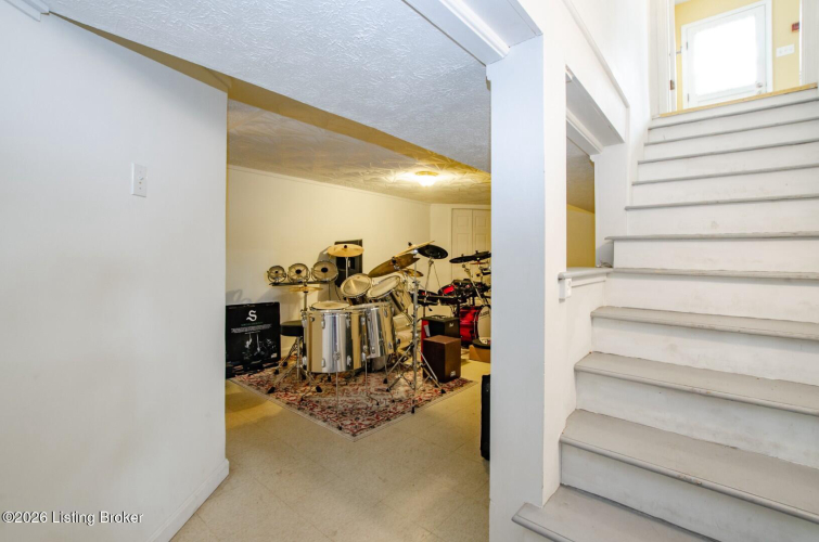 Listing Image 33