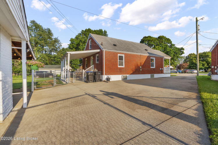 Listing Image 6