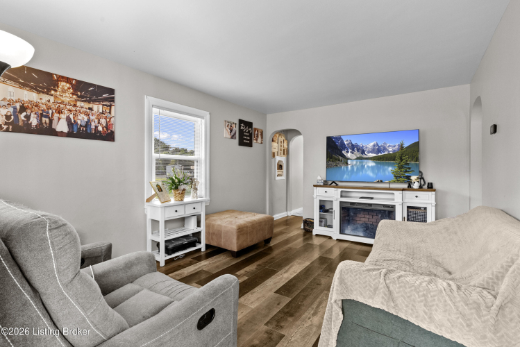 Listing Image 9