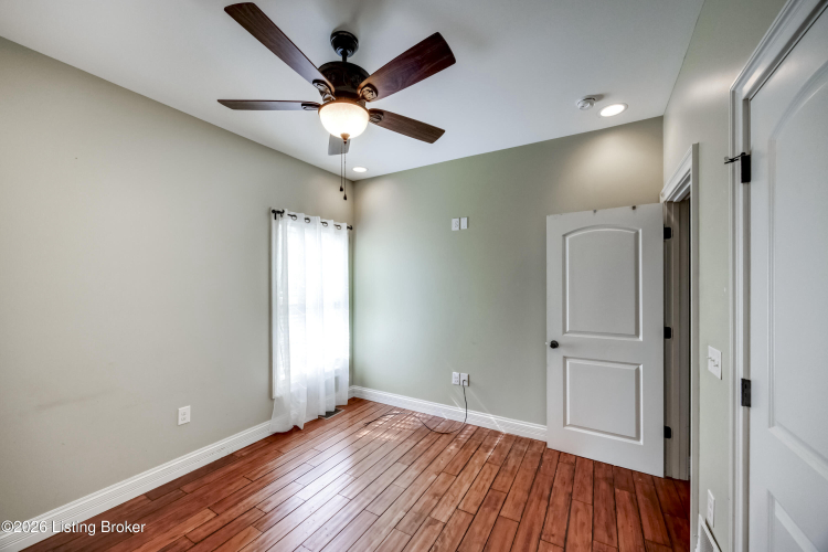Listing Image 82