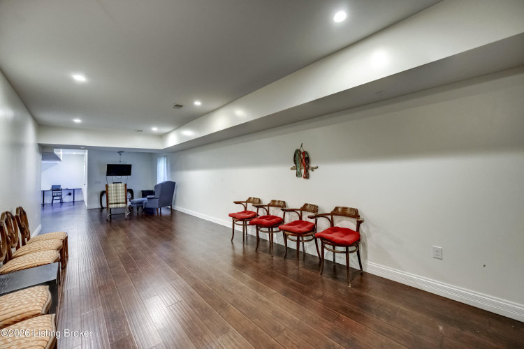 Listing Image 90