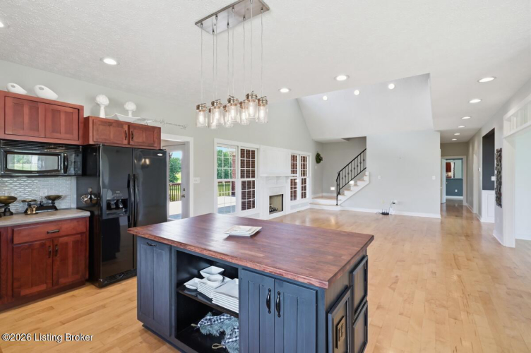 Listing Image 15