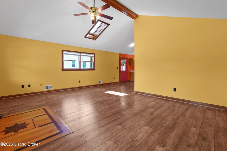 Listing Image 8