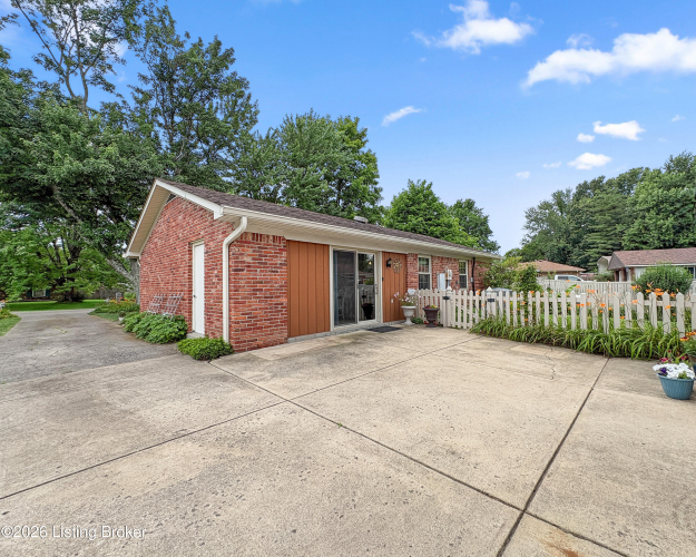 Listing Image 38
