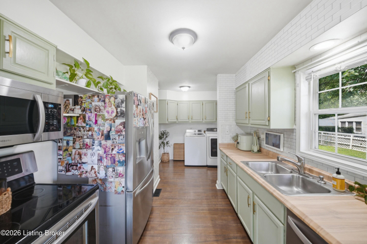 Listing Image 14