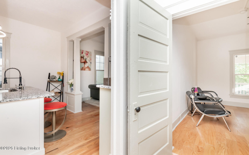 Listing Image 14