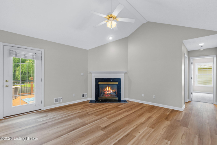 Listing Image 17