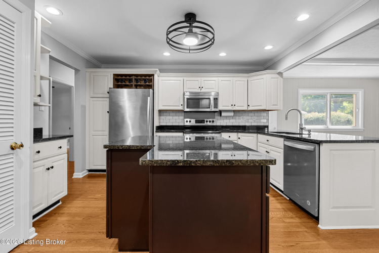 Listing Image 12
