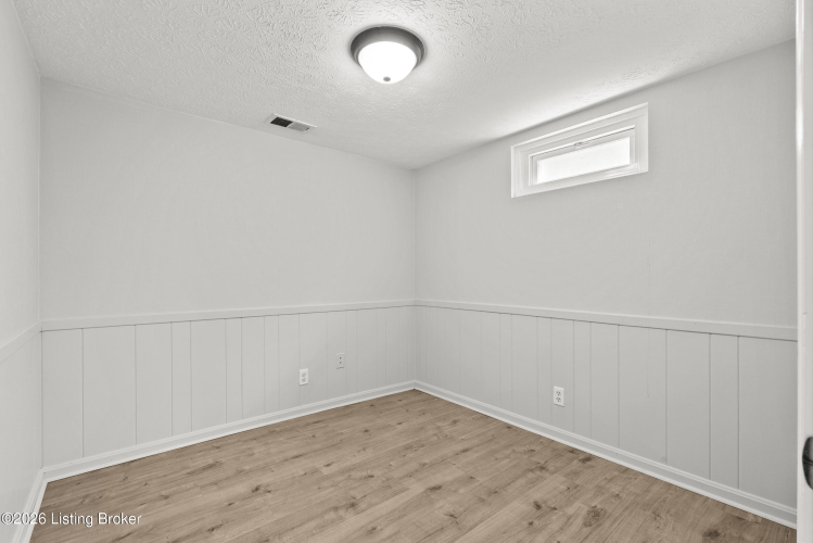 Listing Image 52