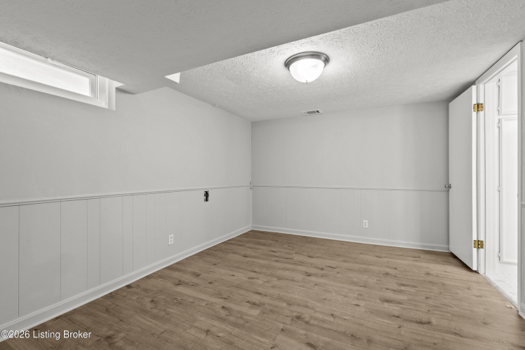 Listing Image 54